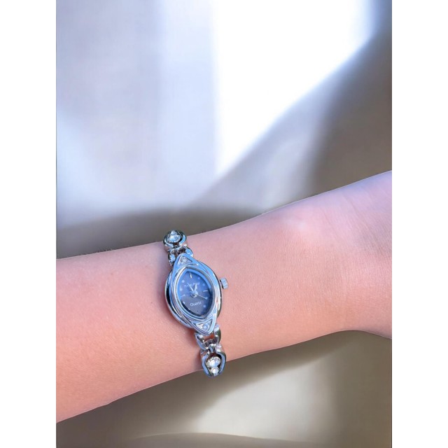 Kadın İnce Kordonlu Vintage Metal Kasa Silver Kol Saati 2 Kadın İnce Kordonlu Vintage Metal Kasa Silver Kol Saati 2