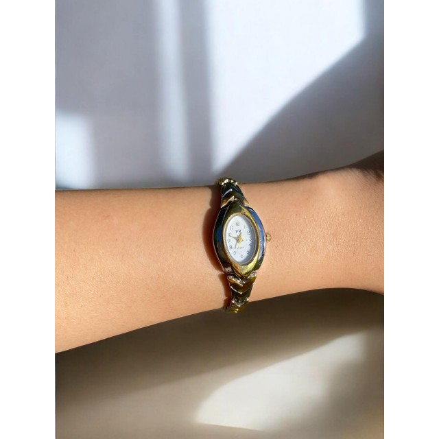 Kadın İnce Kordonlu Vintage Metal Kasa Silver Kol Saati 3 Kadın İnce Kordonlu Vintage Metal Kasa Silver Kol Saati 3