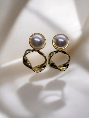 Çelik İnci Detaylı Gold Yuvarlak Şık Küpe