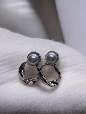 Çelik İnci Detaylı Gümüş Yuvarlak Şık Küpe