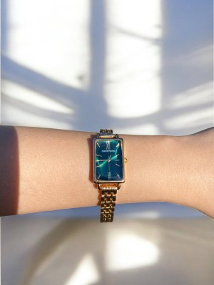 Dikdörtgen Zümrüt Yeşili Kadranlı Gold Kordonlu Kadın Vintage Saat-11