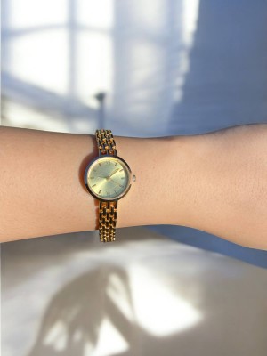 Yuvarlak Kadranlı Gold İnce Kordonlu Kadın Vintage Saat-15