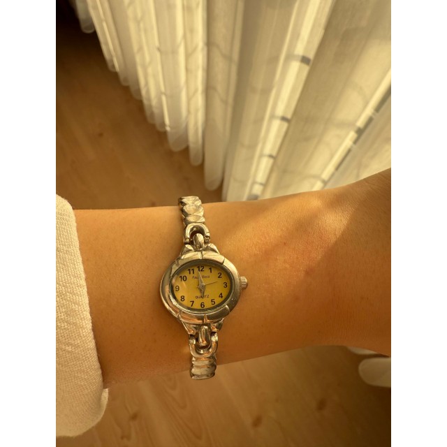 Kadın İnce Kordonlu Vintage Metal Kasa Gümüş Minimal Kol Saati 17 Kadın İnce Kordonlu Vintage Metal Kasa Gümüş Minimal Kol Saati 17