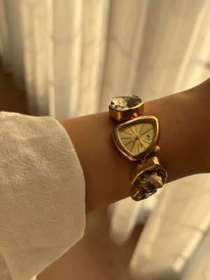 Kadın Altın Renk Şık Taşlı Kol Saati 22