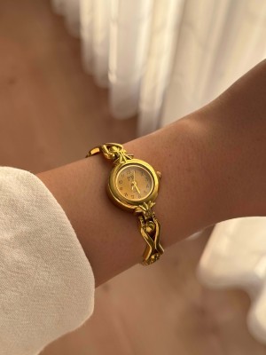 Kadın İnce Kordonlu Vintage Metal Kasa Gold Minimal Kol Saati 24