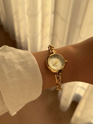 Kadın Yuvarlak Kadran Zincir Kordonlu Gold Tiffany Kol Saati 25