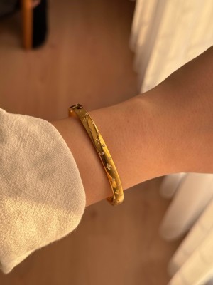 Beyaz Taşlı Kuzey Yıldızı Motifli Çelik Gold Kelepçe Bileklik