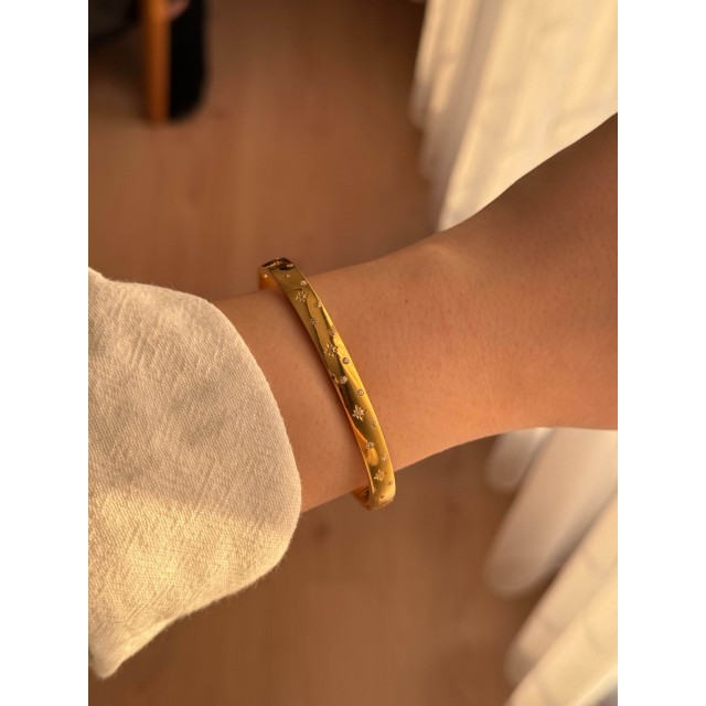 Beyaz Taşlı Kuzey Yıldızı Motifli Çelik Gold Kelepçe Bileklik Beyaz Taşlı Kuzey Yıldızı Motifli Çelik Gold Kelepçe Bileklik