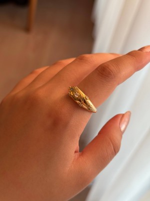 Beyaz Taşlı Yıldız Motifli Çelik Gold Ayarlanabilir Kalın Yüzük