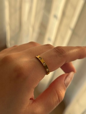 Beyaz Taşlı Kuzey Yıldızı Motifli Çelik Gold Yüzük