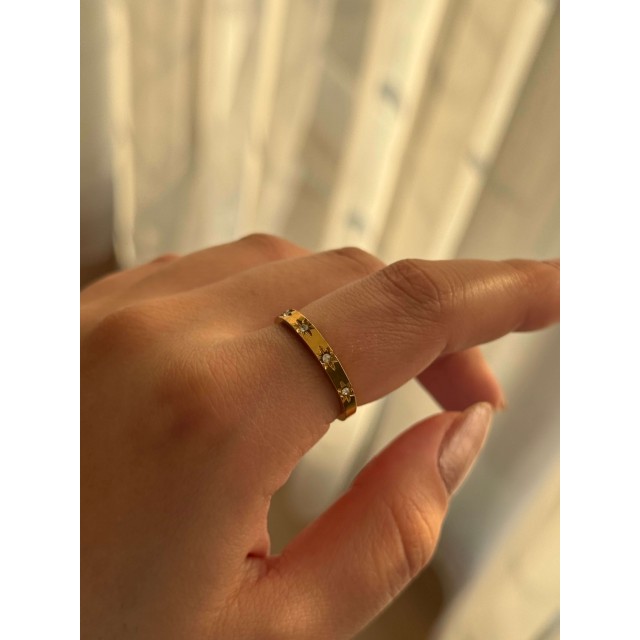 Beyaz Taşlı Kuzey Yıldızı Motifli Çelik Gold Yüzük