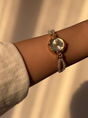 Yuvarlak Beyaz Kadranlı Altın İnci Kordonlu Kadın Vintage Saat- 27