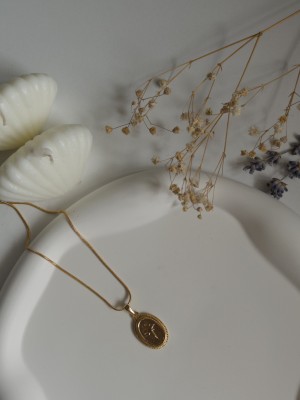 Handmade Pirinç Üzeri Altın Kaplama Oval Işıltılı Plaka Kadın Kolye - Sparkle