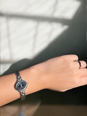 Kadın İnce Kordonlu Vintage Metal Kasa Gümüş Renk Kol Saati 1 Kadın İnce Kordonlu Vintage Metal Kasa Gümüş Renk Kol Saati 1