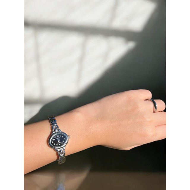 Kadın İnce Kordonlu Vintage Metal Kasa Gümüş Renk Kol Saati 1 Kadın İnce Kordonlu Vintage Metal Kasa Gümüş Renk Kol Saati 1