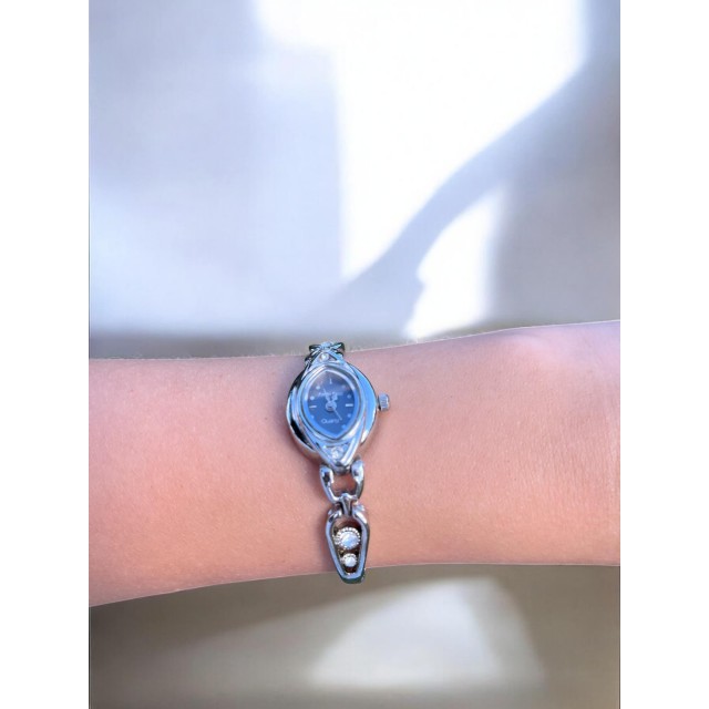 Kadın İnce Kordonlu Vintage Metal Kasa Silver Kol Saati 2 Kadın İnce Kordonlu Vintage Metal Kasa Silver Kol Saati 2