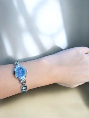 Kadın İnce Kordonlu Vintage Metal Kasa Silver Kol Saati 2 Kadın İnce Kordonlu Vintage Metal Kasa Silver Kol Saati 2