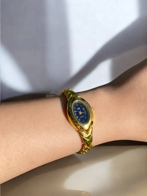 Kadın İnce Kordonlu Vintage Metal Kasa Gold Kol Saat 3 Kadın İnce Kordonlu Vintage Metal Kasa Gold Kol Saat 3