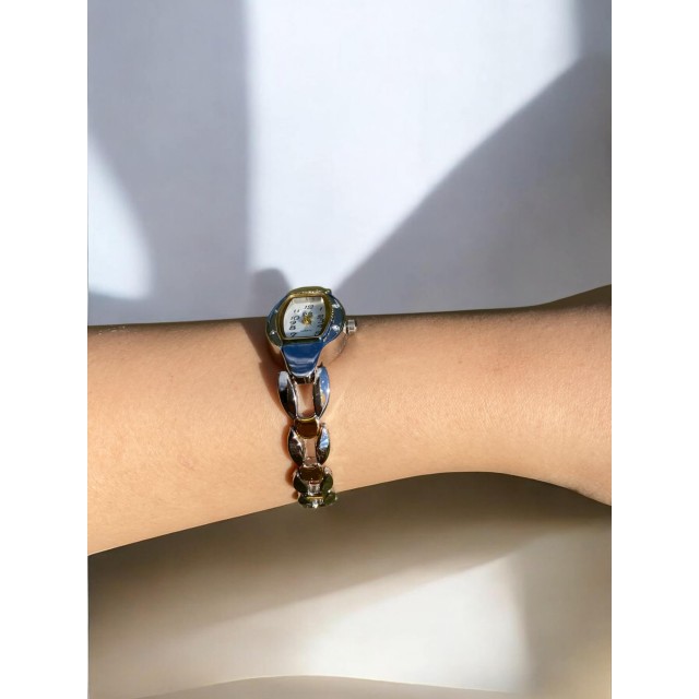 Kadın İnce Kordonlu Vintage Metal Kasa Silver Kol Saati 5 Kadın İnce Kordonlu Vintage Metal Kasa Silver Kol Saati 5