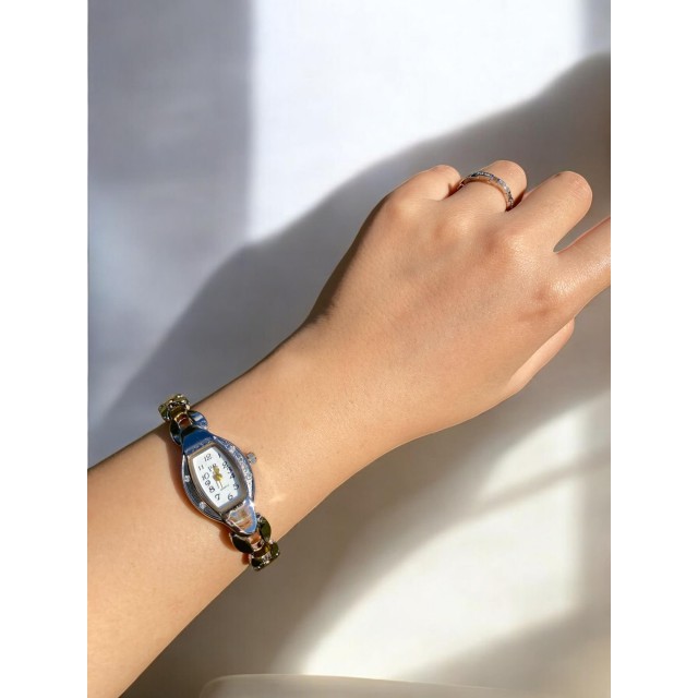 Kadın İnce Kordonlu Vintage Metal Kasa Silver Kol Saati 5 Kadın İnce Kordonlu Vintage Metal Kasa Silver Kol Saati 5