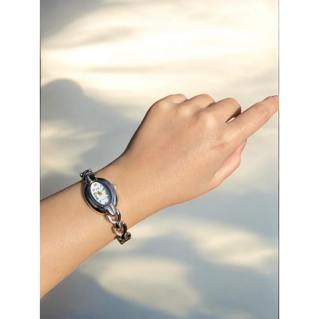 Kadın İnce Kordonlu Vintage Metal Kasa Silver Kol Saati 6 Kadın İnce Kordonlu Vintage Metal Kasa Silver Kol Saati 6