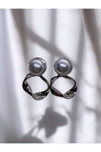 Çelik İnci Detaylı Gümüş Yuvarlak Şık Küpe Çelik İnci Detaylı Gümüş Yuvarlak Şık Küpe