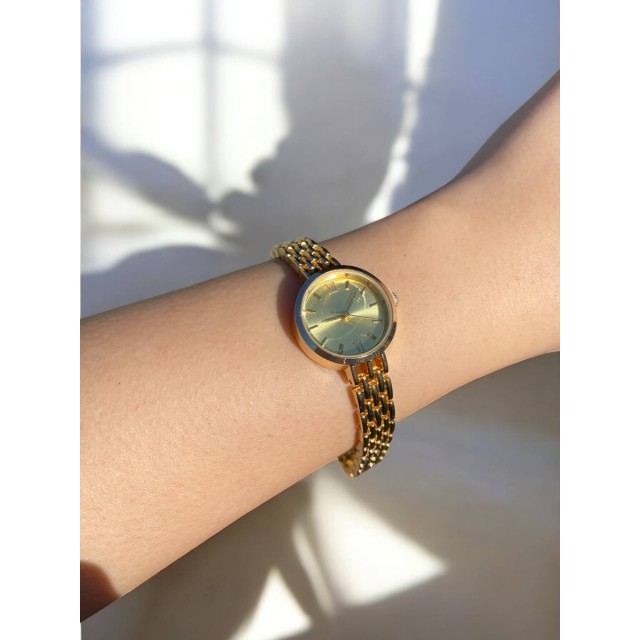 Yuvarlak Kadranlı Gold İnce Kordonlu Kadın Vintage Saat-15 Yuvarlak Kadranlı Gold İnce Kordonlu Kadın Vintage Saat-15