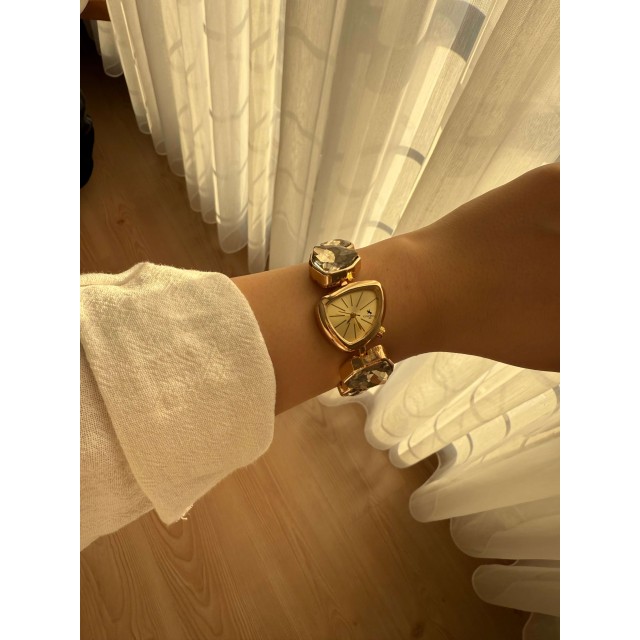 Kadın Altın Renk Şık Taşlı Kol Saati 22