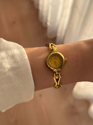 Kadın İnce Kordonlu Vintage Metal Kasa Gold Minimal Kol Saati 24