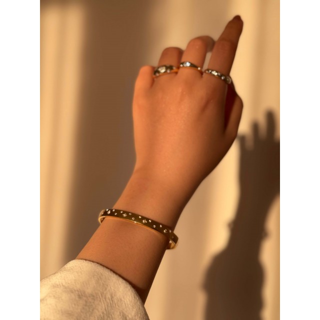 Beyaz Taşlı Kuzey Yıldızı Motifli Çelik Gold Kelepçe Bileklik Beyaz Taşlı Kuzey Yıldızı Motifli Çelik Gold Kelepçe Bileklik