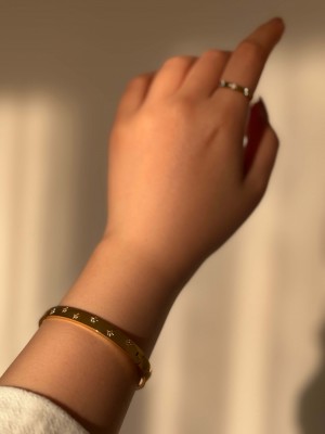 Beyaz Taşlı Yıldız Motifli Çelik Gold Kelepçe Bileklik