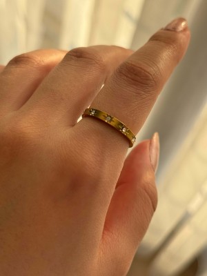 Beyaz Taşlı Kuzey Yıldızı Motifli Çelik Gold Yüzük