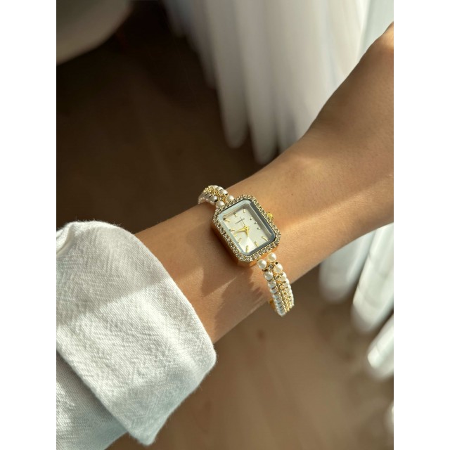 Dikdörtgen Beyaz Kadranlı Altın İnci Kordonlu Kadın Vintage Kol Saati- 30 Dikdörtgen Beyaz Kadranlı Altın İnci Kordonlu Kadın Vintage Kol Saati- 30