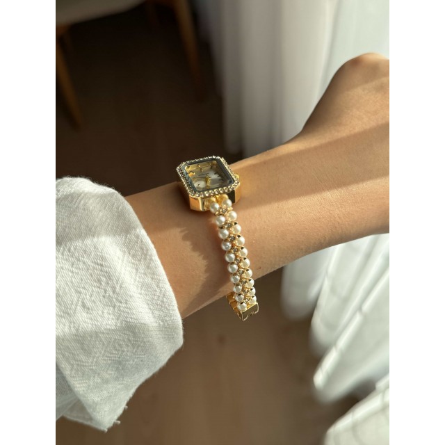 Dikdörtgen Beyaz Kadranlı Altın İnci Kordonlu Kadın Vintage Kol Saati- 30 Dikdörtgen Beyaz Kadranlı Altın İnci Kordonlu Kadın Vintage Kol Saati- 30