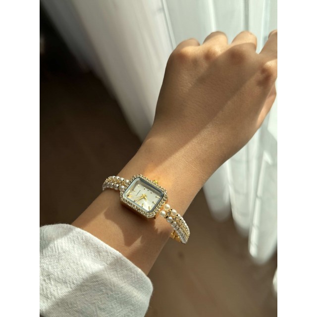 Dikdörtgen Beyaz Kadranlı Altın İnci Kordonlu Kadın Vintage Kol Saati- 30 Dikdörtgen Beyaz Kadranlı Altın İnci Kordonlu Kadın Vintage Kol Saati- 30