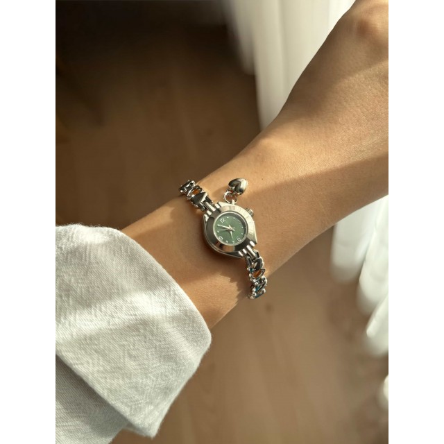 İnce Kalpli Kordon Vintage Çelik Gümüş Minimal Zümrüt Yeşili Kasa Charmlı Kadın Kol Saati -34