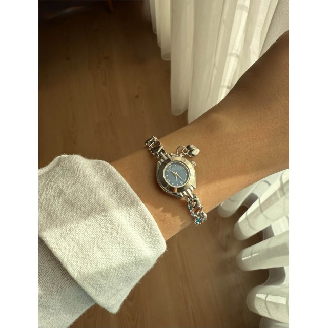 İnce Kalpli Kordon Vintage Çelik Gümüş Minimal Lacivert Kasa Charmlı Kadın Kol Saati -35