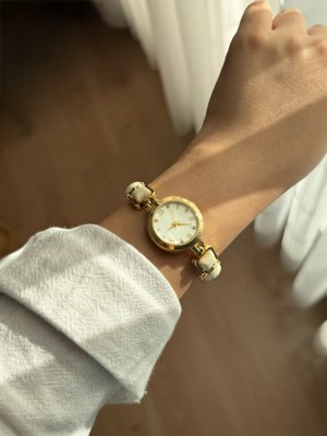 Yuvarlak Kadranlı Beyaz Taşlı Kordon Çelik Gold Kadın Yazlık Kol Saati - 36