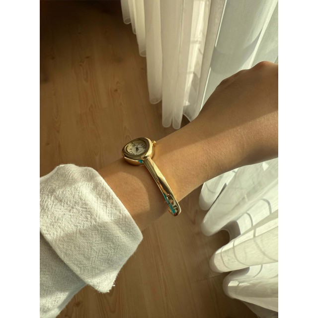 Kelepçe Minimal Çelik Gold Kadın Kol Saati -37 Kelepçe Minimal Çelik Gold Kadın Kol Saati -37