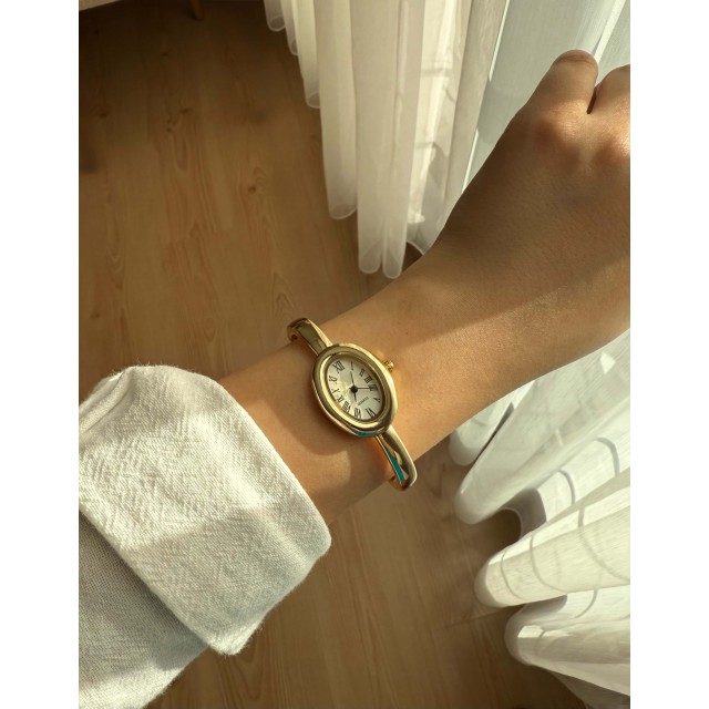 Kelepçe Minimal Çelik Gold Kadın Kol Saati -37 Kelepçe Minimal Çelik Gold Kadın Kol Saati -37