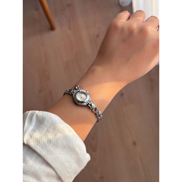 İnce Kalpli Kordon Vintage Çelik Gümüş Minimal Beyaz Kasa Charmlı Kadın Kol Saati -38